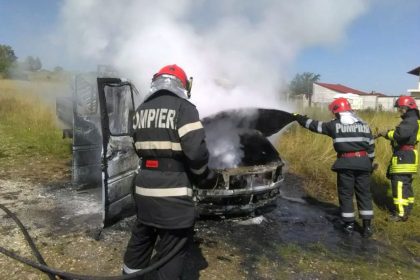 Trafic blocat total in Sura Mare autoturism in flacari