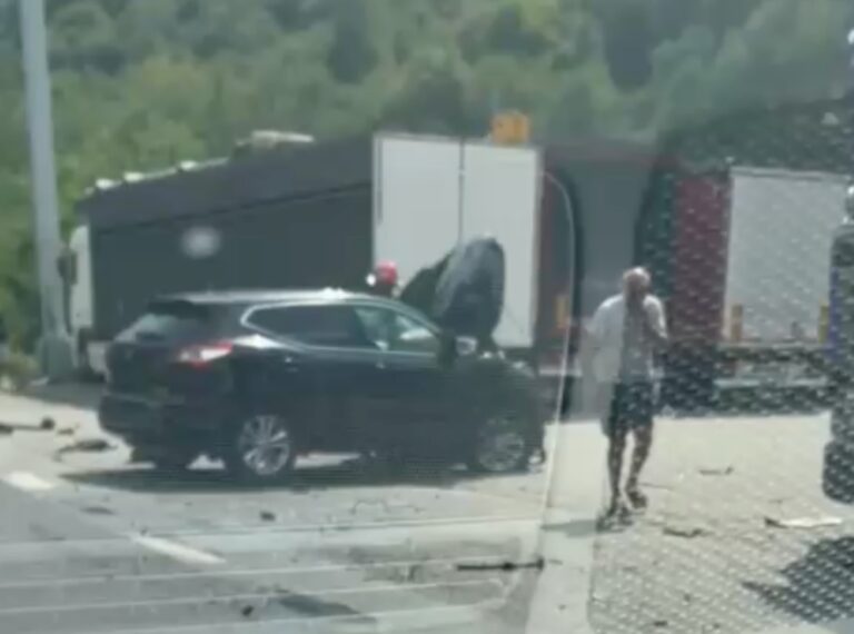 Trafic ingreunat pe Valea Oltului din causa unui accident