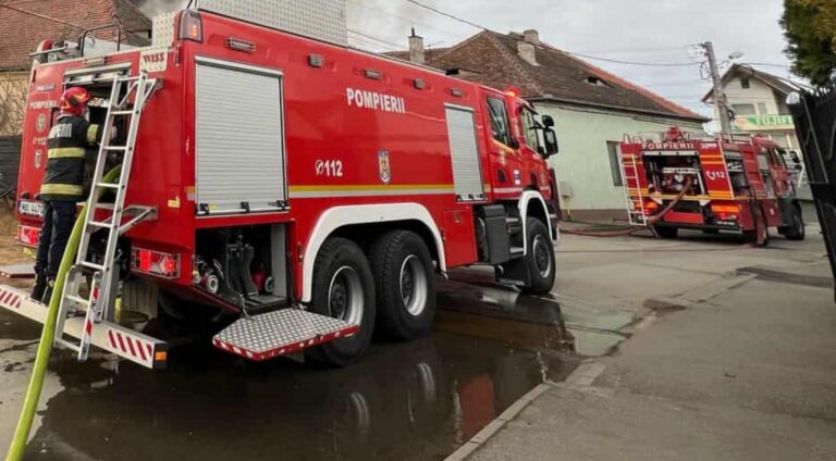 Trafic oprit langa mall ul de la Gara din cauza unei tevi de gaz sparte