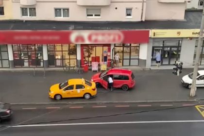 Trotuare mereu ocupate de masini pe Soseaua Alba Iulia Pietonii sunt revoltati video