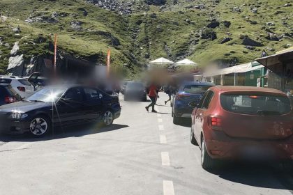 Turistii blocheaza drumurile nationale politia dirijeaza traficul