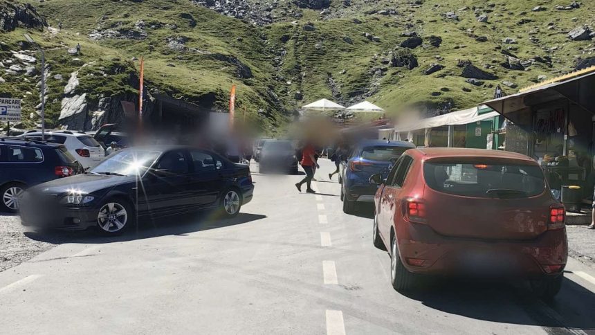Turistii blocheaza drumurile nationale politia dirijeaza traficul