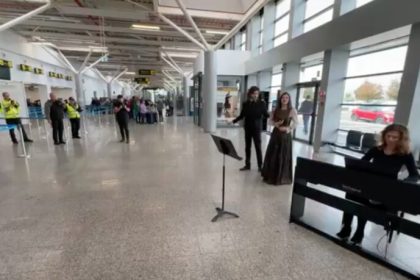 A inceput Festivalul de Opera de la Sibiu Reci tal in aeroport