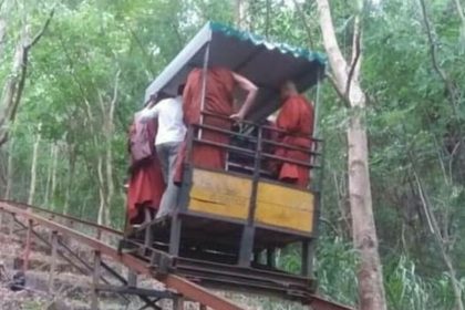Accident fatal in Sri Lanka un roman si 6 calugari budisti au murit