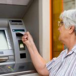 Adio cozi la posta pensiile ar putea fi platite pe card