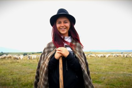 Andreea adolescente din Cristian vrea sa fie ciobanita