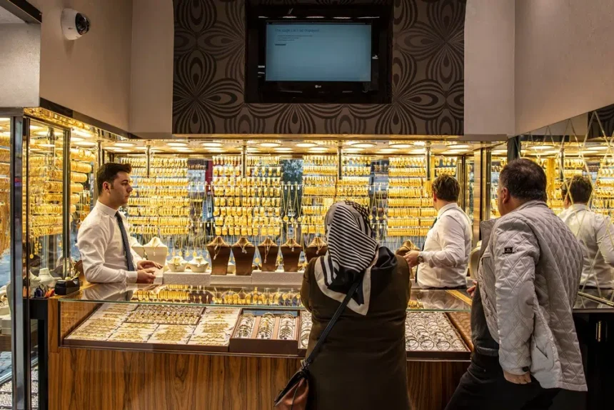 Aurul atinge cel mai mare pret din istorie