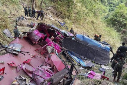 Autobuz cazut intr o prapastie de 300 metri 15 morti 16 raniti