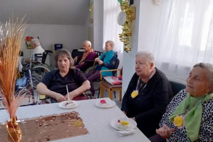 Bunicutele Maria si Silvia celebreaza la azil in Saliste