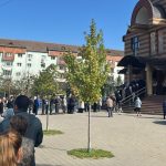 Coada la Biserica din Strand pentru pelerinaj