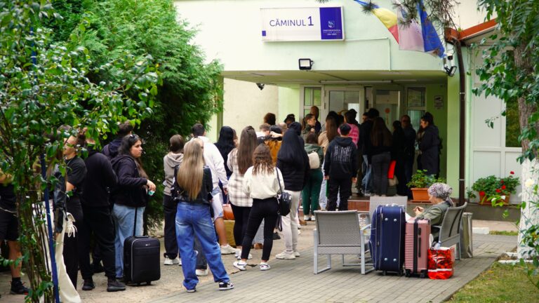 Cozi si emotii la cazarile din caminele Sibiu