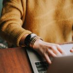 Cum alegi laptopul potrivit pentru scoala sau birou