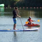 De la canicula la distractie sibienii au avut plimbari gratuite cu caiacul si paddle ul pe Lacul lui Binder