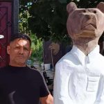Dragos sculptorul din Miercurea Sibiului cu drujba
