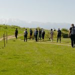 Drumetii pentru varstnici aer curat si traditii in Hamba