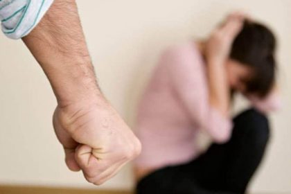Femei agresate de iubiti la Dumbraveni si Racovita