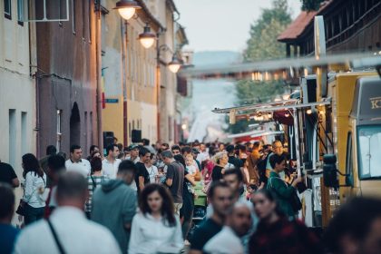 Foodie cucereste Sibiul 4 zile de jazz si manacare delicioasa in Piata Schiller