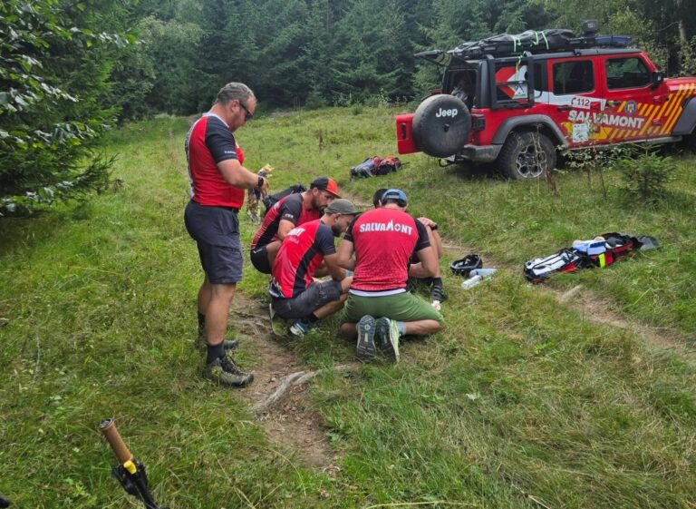 Interventie de urgenta pe munte pentru ciclist ranit