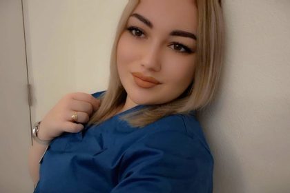 Intre stetoscop si pensula Povestea unei studente din Sibiu