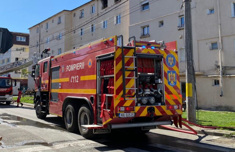 Locatari evacuati dintr un bloc din Medias dupa incendiu