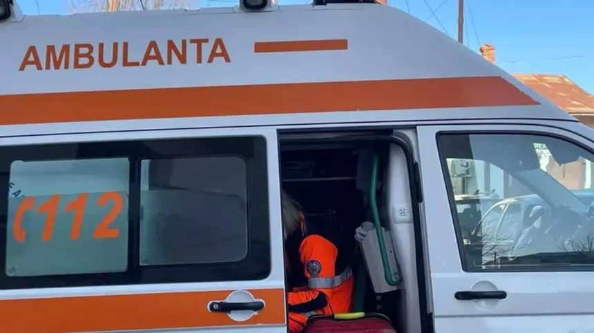 Mama si copil loviti de masina pe trecerea de pietoni in Brateiu