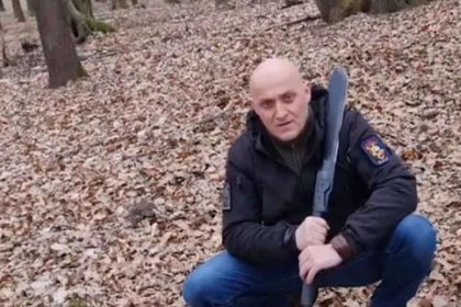 Ministrul Apararii Potra a avut sprijin oficial pentru arme