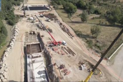 Mobilizare urias a pe Autostrada Sibiu Pitesti 900 muncitori 200 utilaje