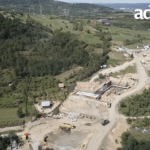 Noi imagini de pe Valea Oltului cu santierul autostrazii Sibiu Pitesti podul pentru ursi prinde contur video