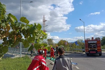 O masina a ars in Turnisor video foto