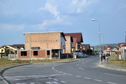 Peste 160 de tineri se bat pe 4 terenuuri in Tineretului