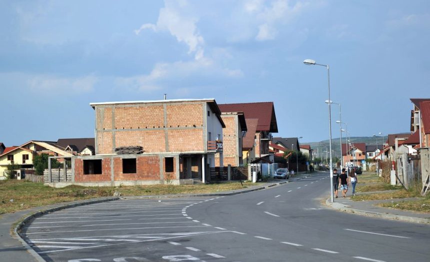 Peste 160 de tineri se bat pe 4 terenuuri in Tineretului