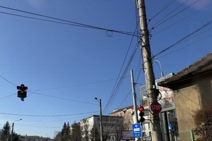 Plangeri la Consiliul Local despre cablurile aeriene din Sibiu