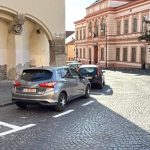 Primaria a reconfigurat parcarile langa Liceul de Arta