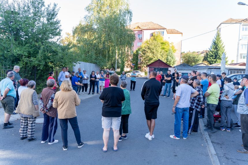 Primarul Gheorghe Roman discutii cu cetatenii din Medias