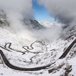 Primii fulgi de nea pe Transfagarasan data inchiderii drumului