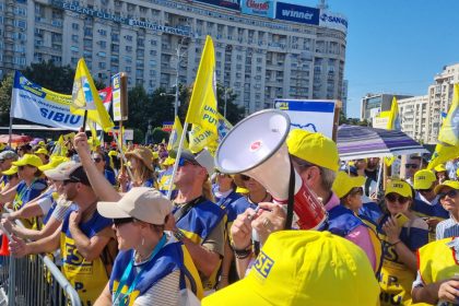 Profesorii din Sibiu protesteaza la Bucuresti video foto