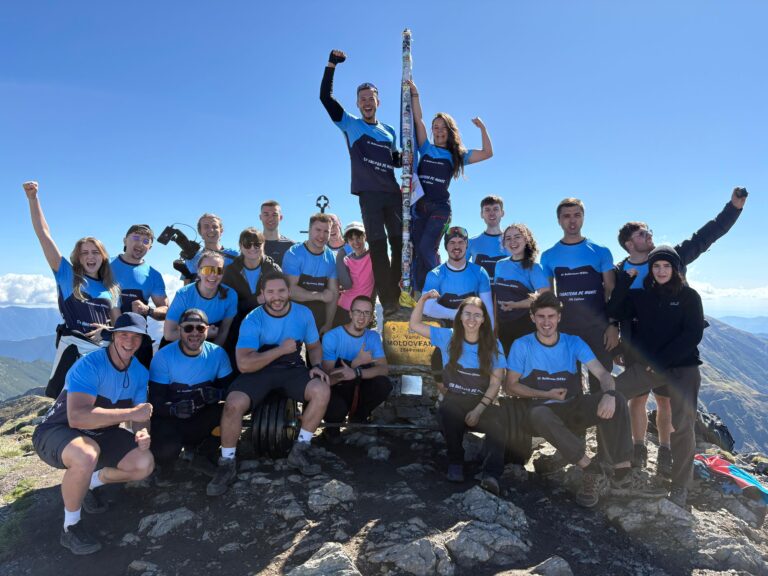 Provocare extrema pe Moldoveanu Tineri cu halter 100 kg