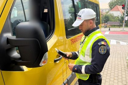 Razie in microbuzele scolare din Sibiu verificari ale politistilor