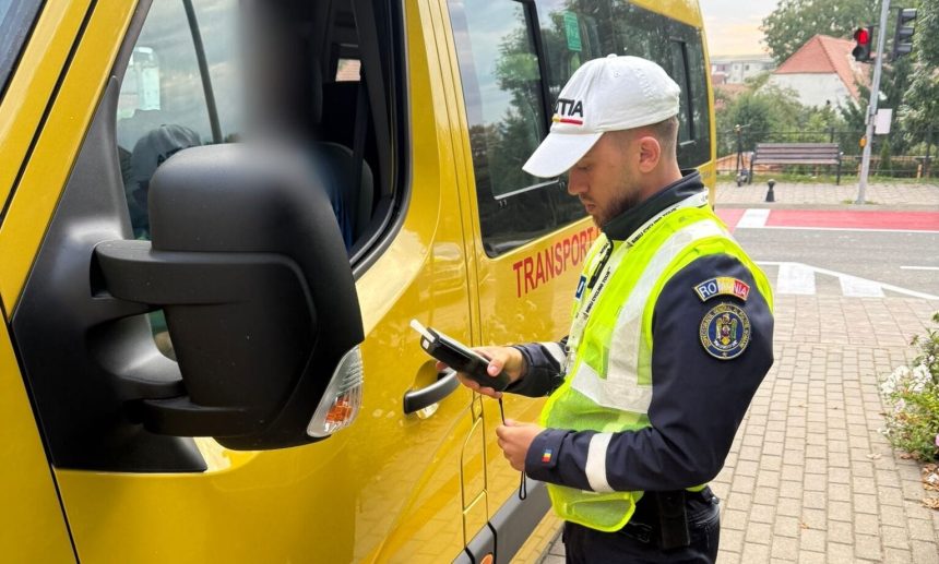 Razie in microbuzele scolare din Sibiu verificari ale politistilor