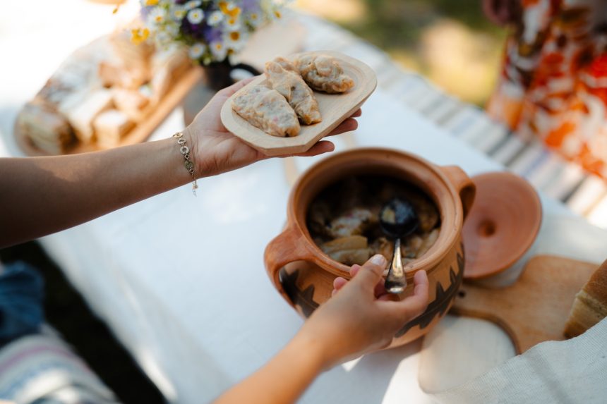 Romania autentica in Piata Mare din Sibiu Targul National de Ecoturism
