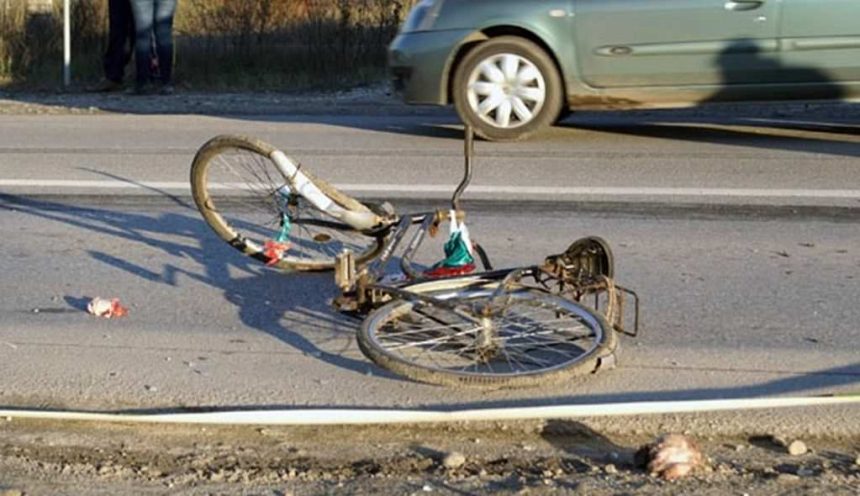 Strain beat ranit pe o strada din Ocna Sibiului dupa o cadere cu bicicleta