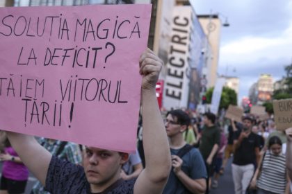 Studentii protesteaza in centrul orasului Sibiu