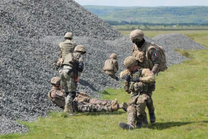 Sute de militari francezi vor antrena la Cartisoara