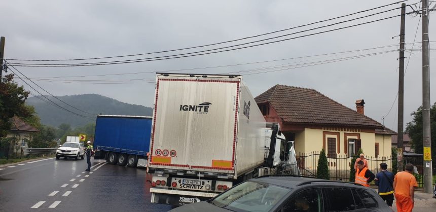 TIR din Sibiu accident pe DN7 trafic greu