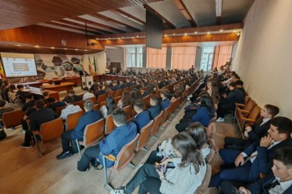 Tinerii se implica activ in dezbaterea transportului urban la Medias