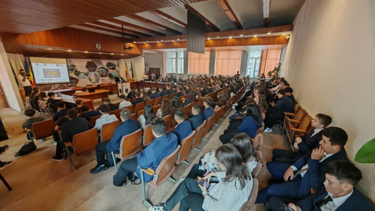 Tinerii se implica activ in dezbaterea transportului urban la Medias