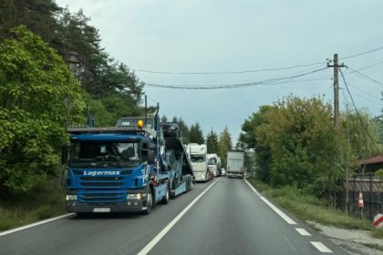 Trafic restrictionat joi pe Valea Oltului Calimanesti