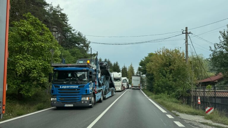 Trafic restrictionat joi pe Valea Oltului Calimanesti