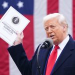 Trump introduce viza de aur si taxeaza vizele de munca cu 100000 dolari