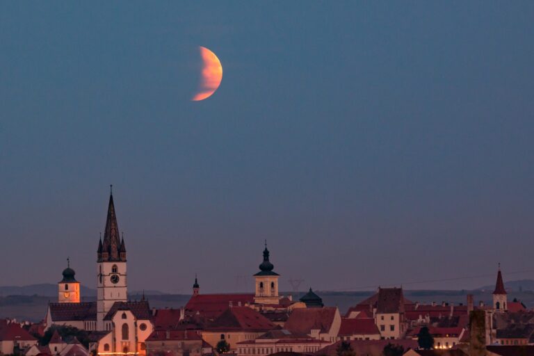 eclipsa de luna imagini superbe din sibiu